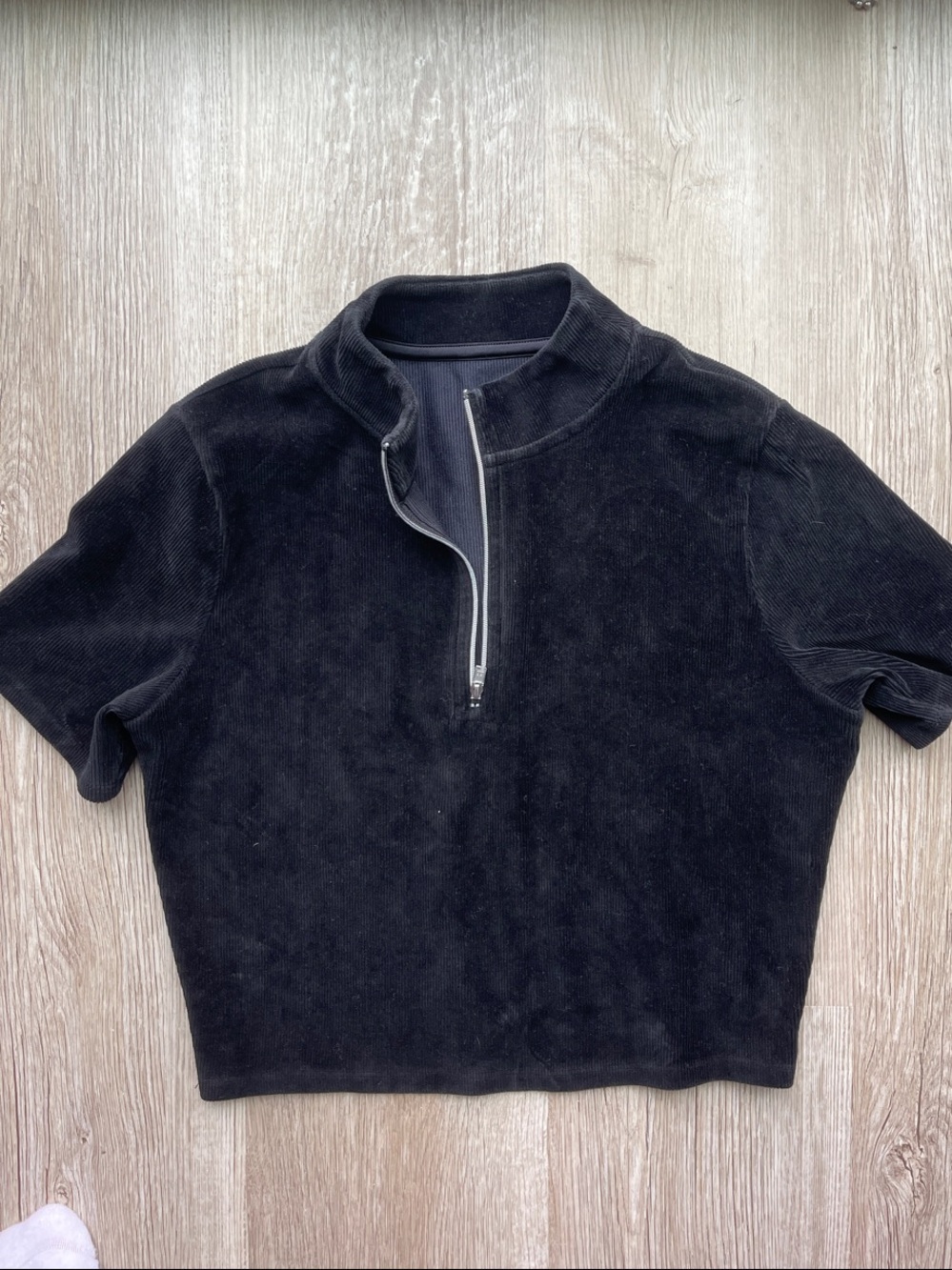 Alo Yoga Black Ribbed Velour Cropped Short-Sleeve Half-Zip Top